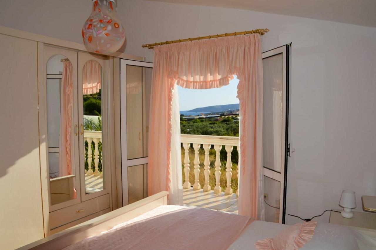 Apartment Blanka With A Beautiful View Of Trogir Exteriér fotografie